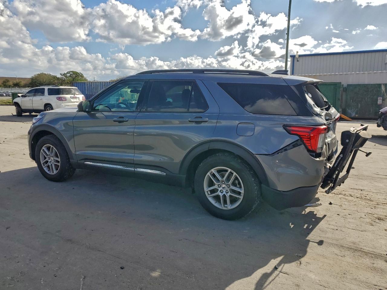 2025 FORD EXPLORER ACTIVE photo 3