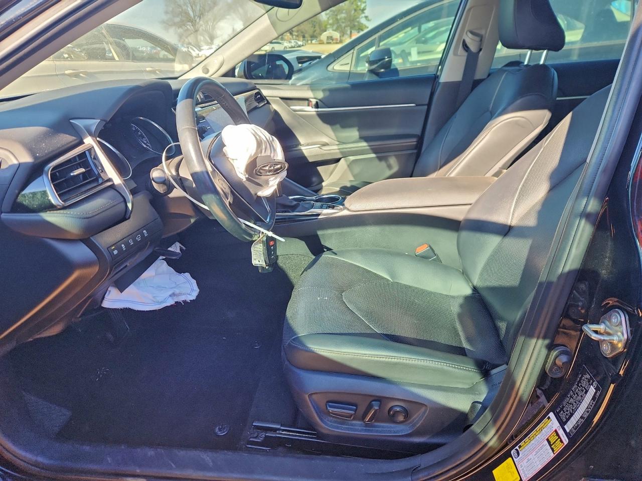 2020 TOYOTA CAMRY XLE photo 13