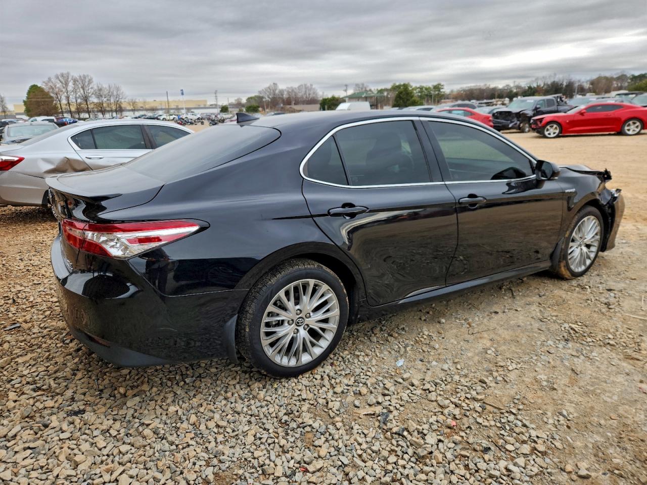 2020 TOYOTA CAMRY XLE photo 5