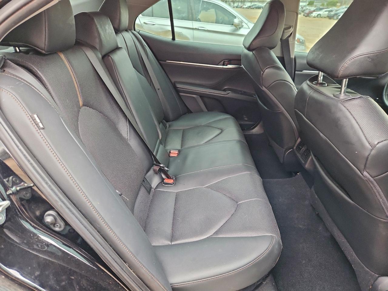 2020 TOYOTA CAMRY XLE photo 19