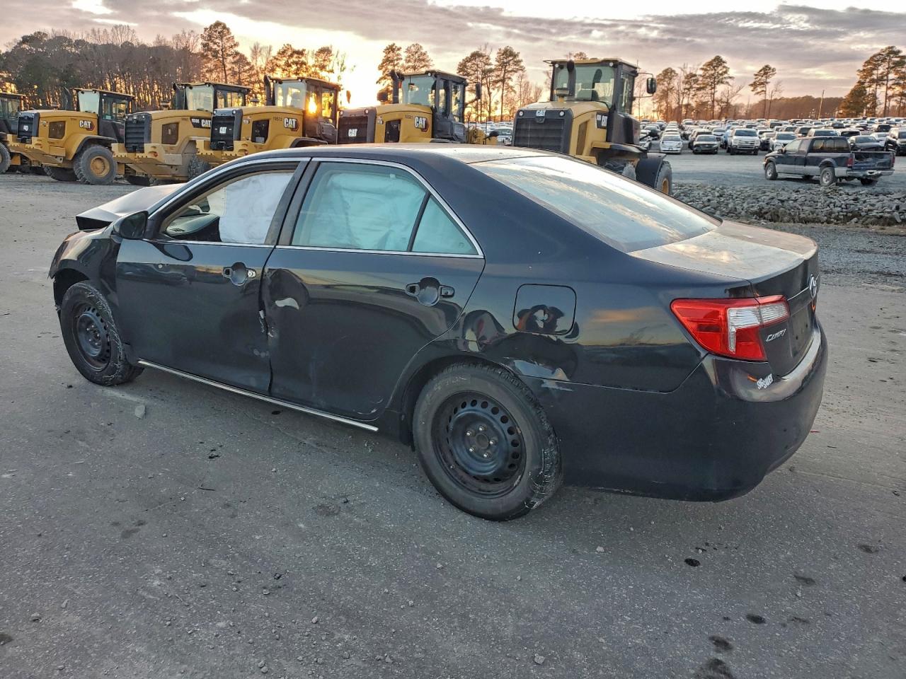 2014 TOYOTA CAMRY L photo 3