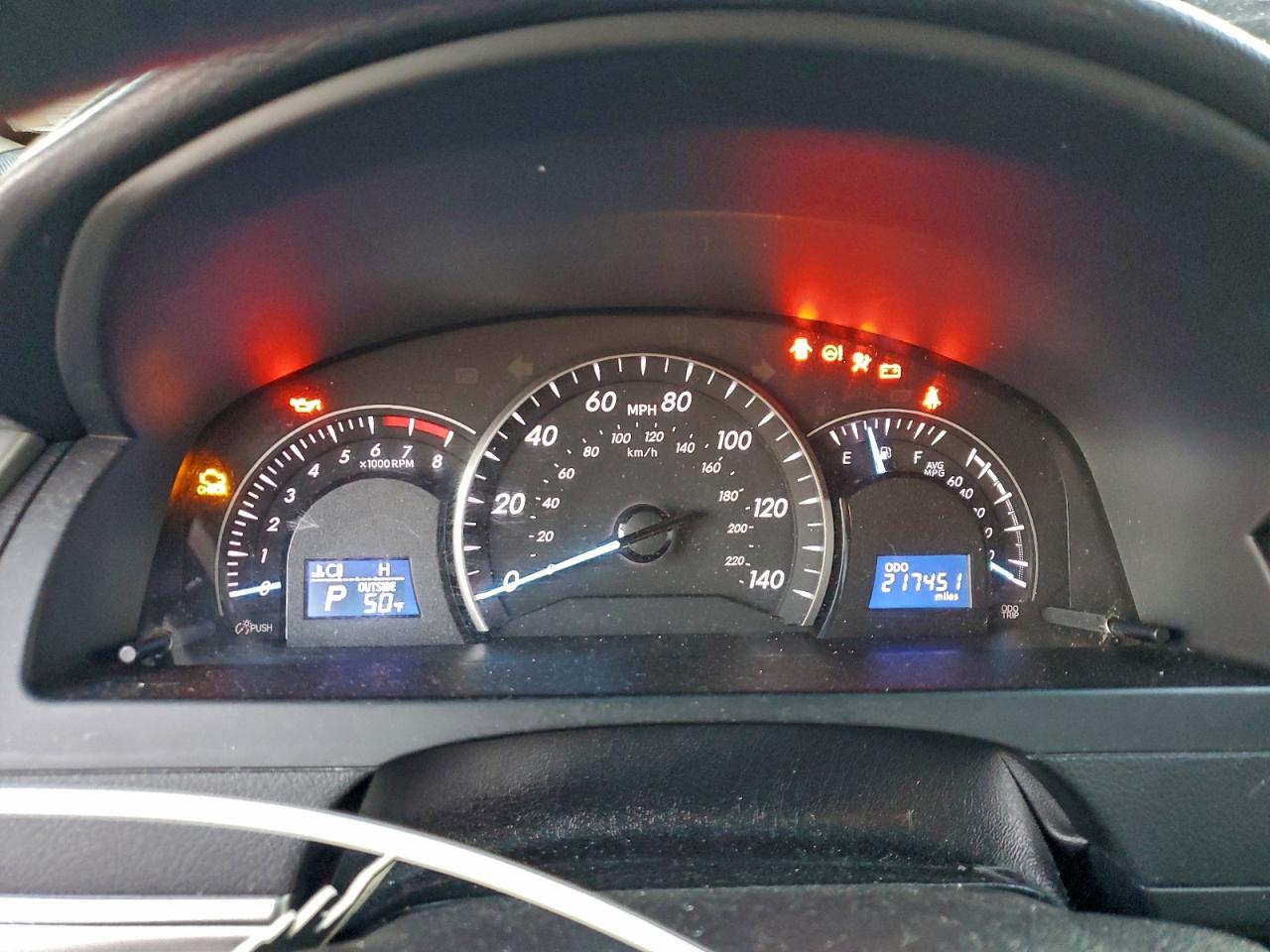 2014 TOYOTA CAMRY L photo 17