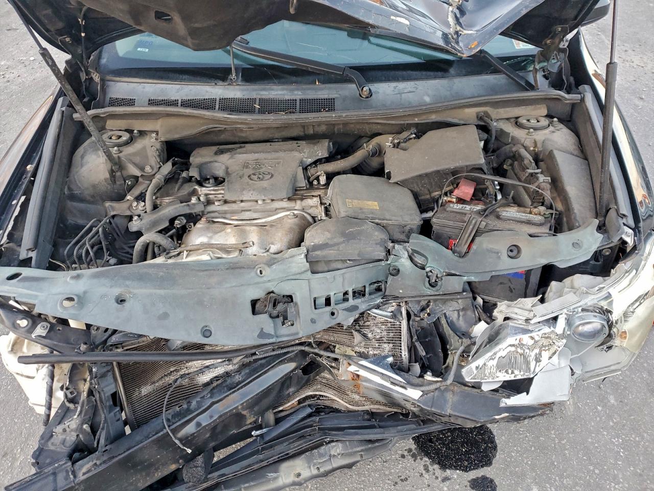 2014 TOYOTA CAMRY L photo 21