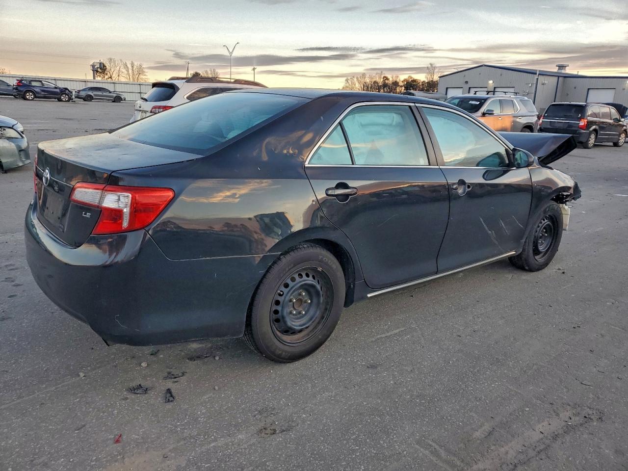 2014 TOYOTA CAMRY L photo 5