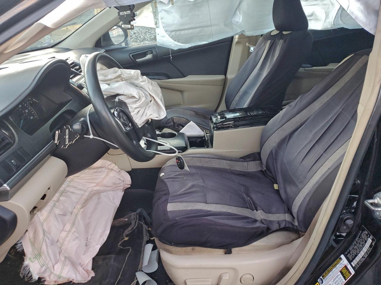 2014 TOYOTA CAMRY L photo 13