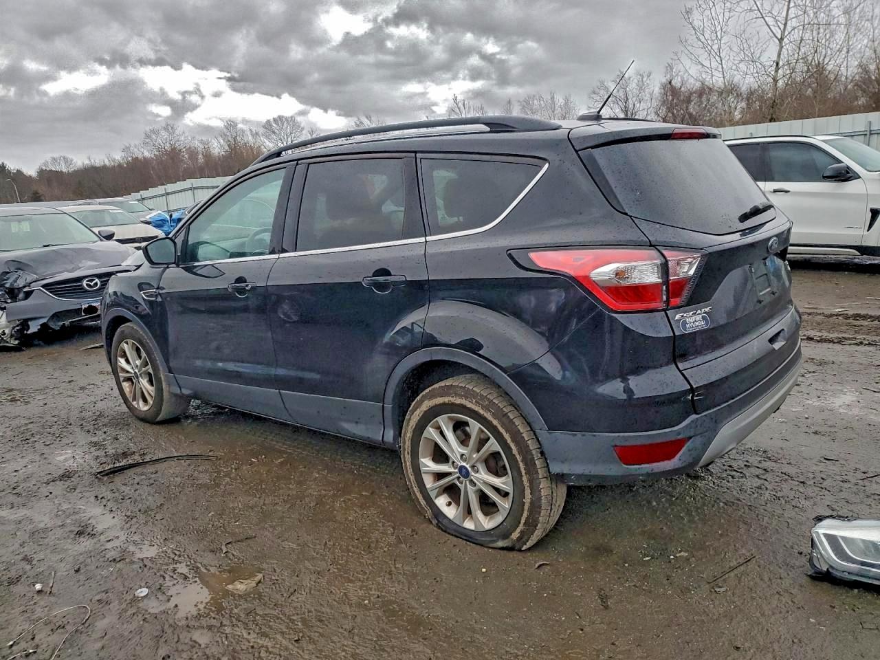 2017 FORD ESCAPE SE photo 4