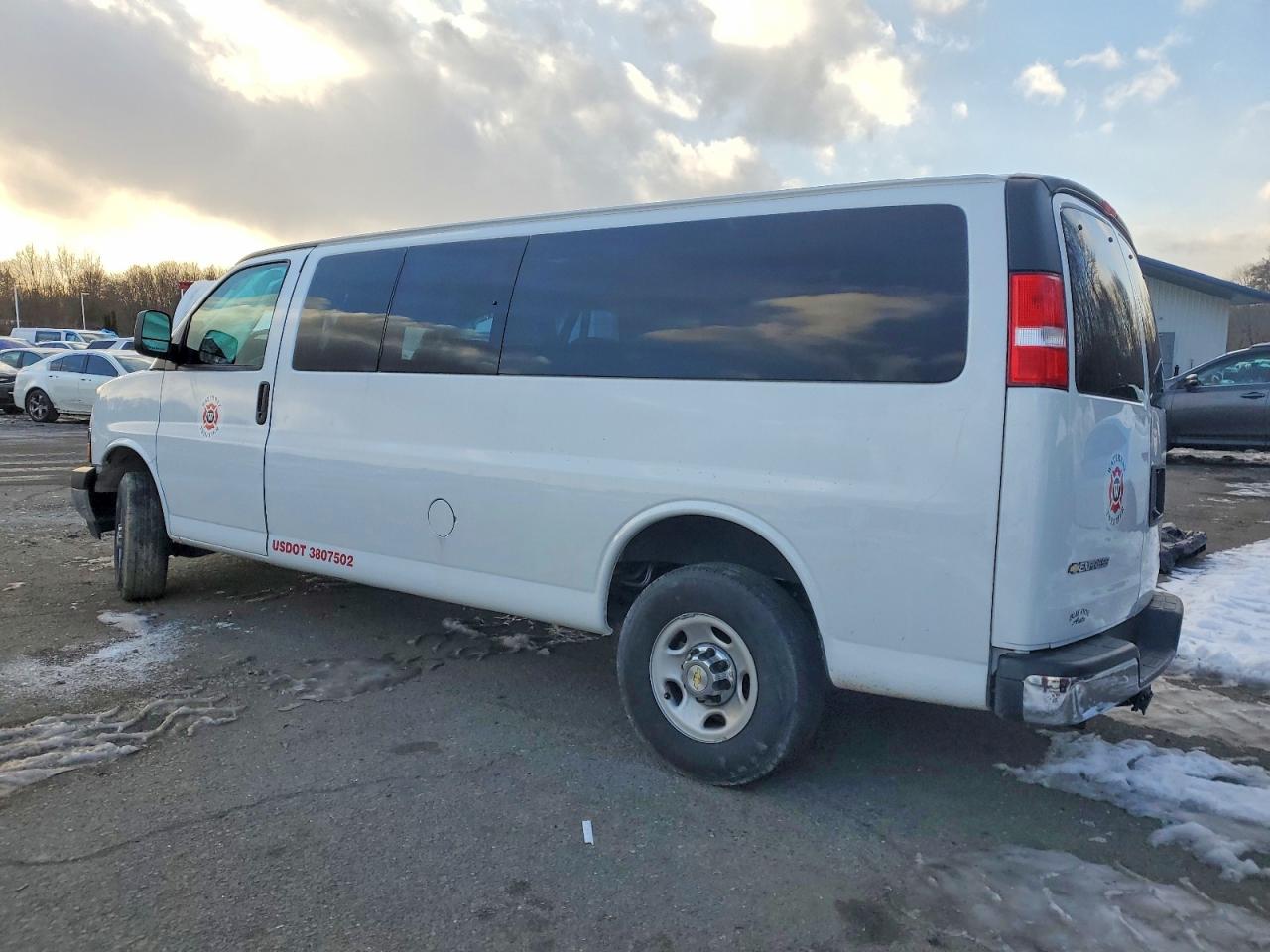 2024 CHEVROLET EXPRESS G3500 LT photo 3