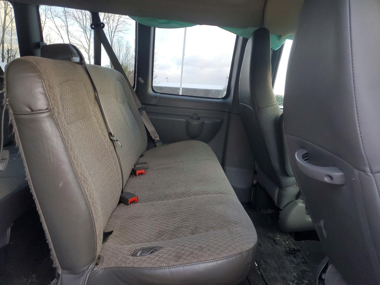 2024 CHEVROLET EXPRESS G3500 LT photo 21