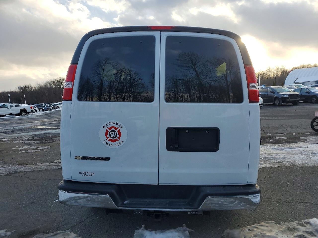 2024 CHEVROLET EXPRESS G3500 LT photo 11
