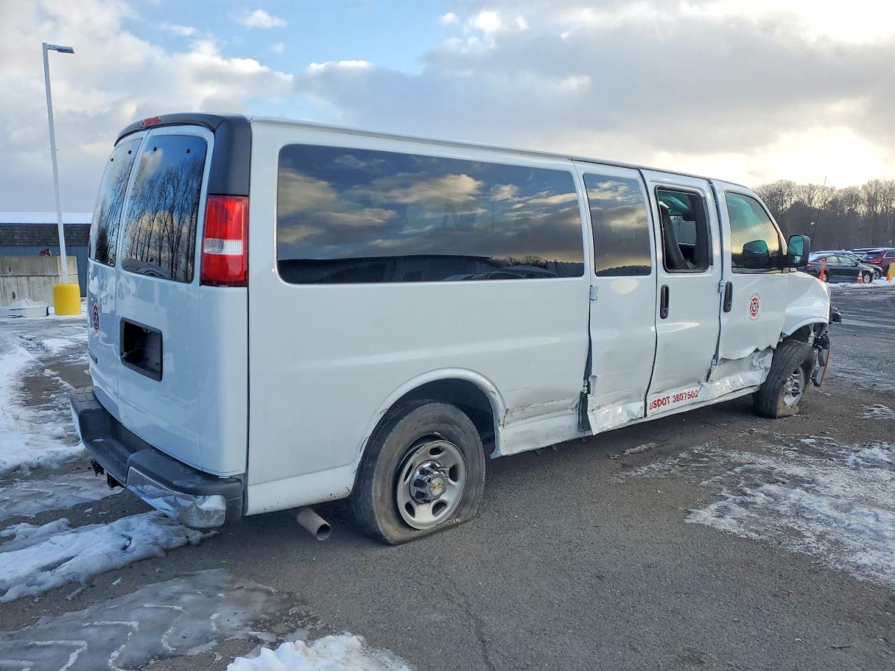 2024 CHEVROLET EXPRESS G3500 LT photo 5