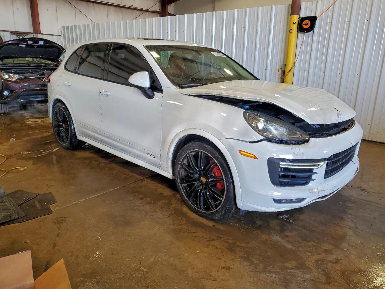 2016 PORSCHE CAYENNE GTS photo 4