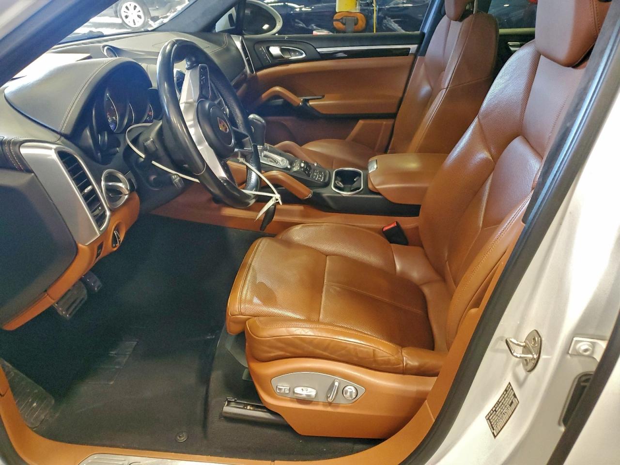 2016 PORSCHE CAYENNE GTS photo 7