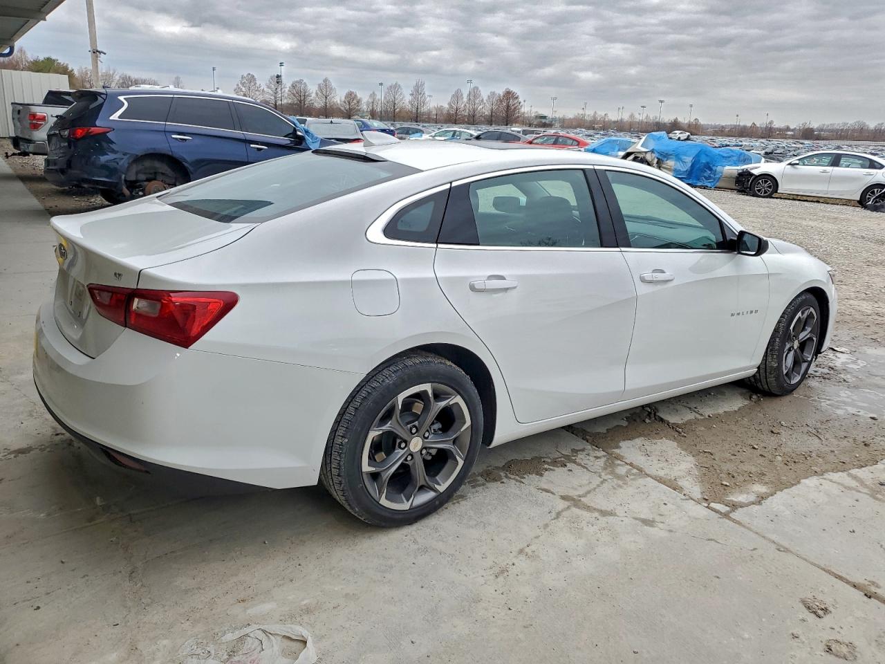 2023 CHEVROLET MALIBU LT photo 5