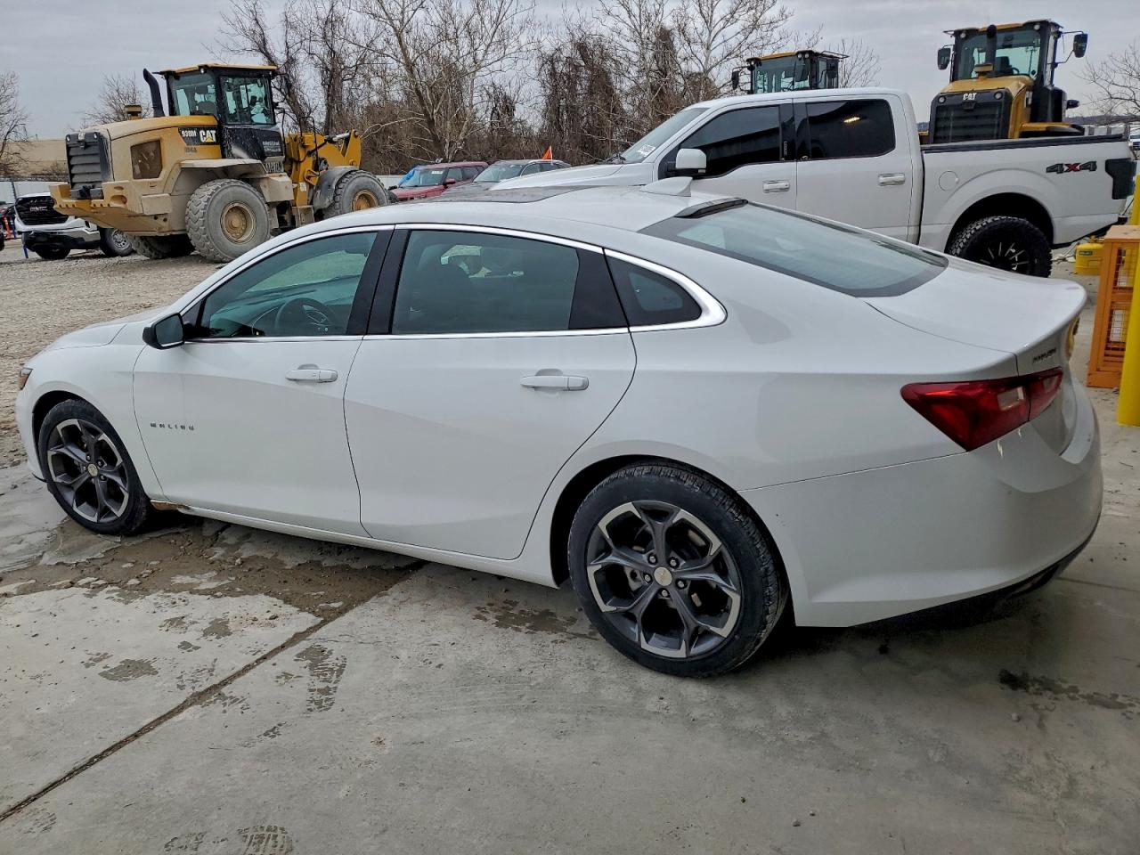 2023 CHEVROLET MALIBU LT photo 3