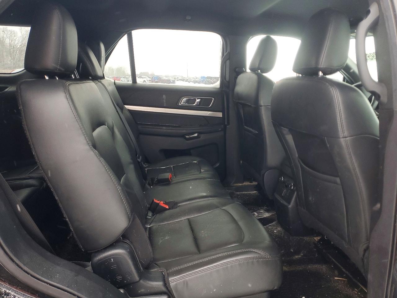 2019 FORD EXPLORER XLT photo 31