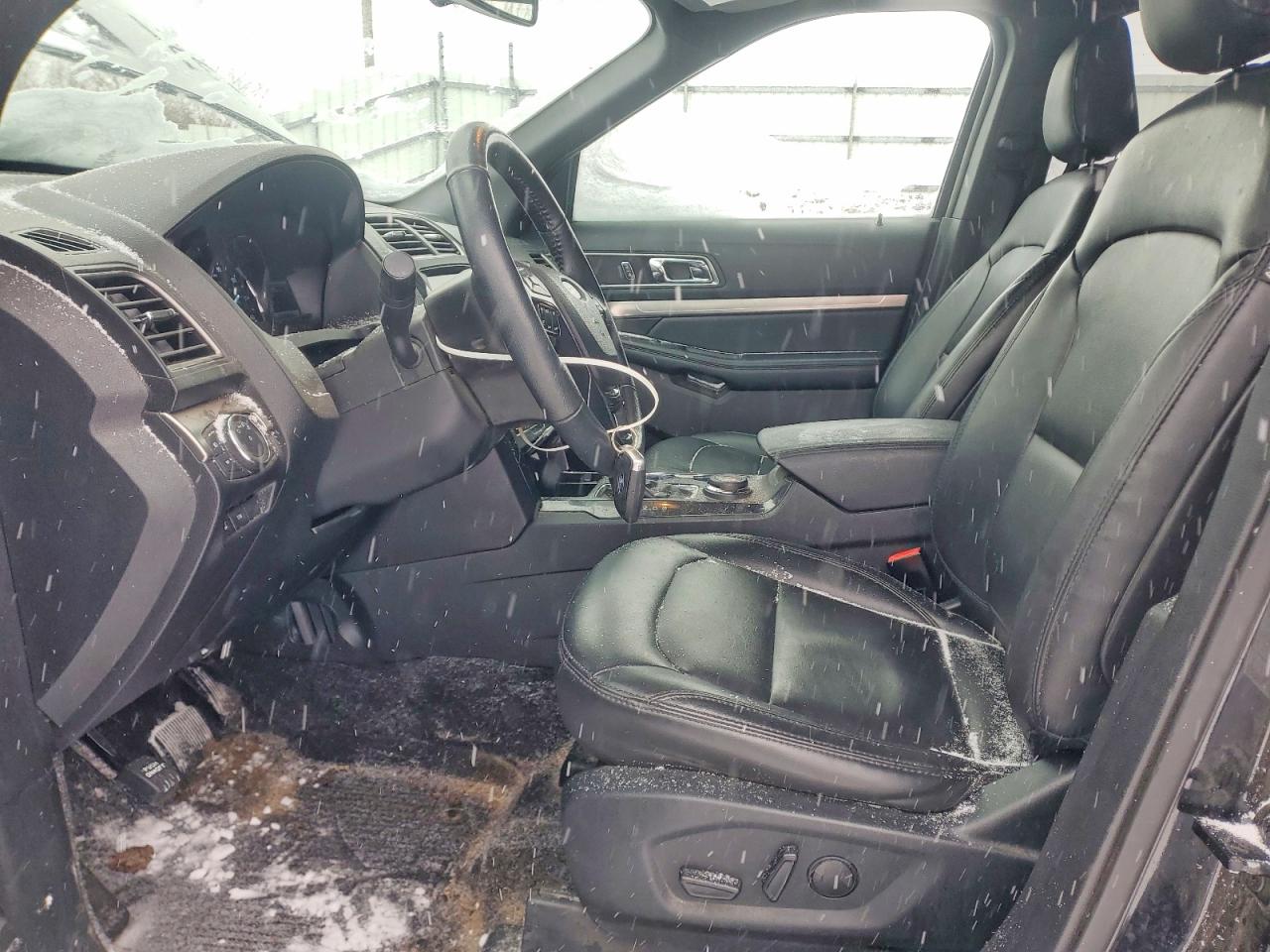 2019 FORD EXPLORER XLT photo 19