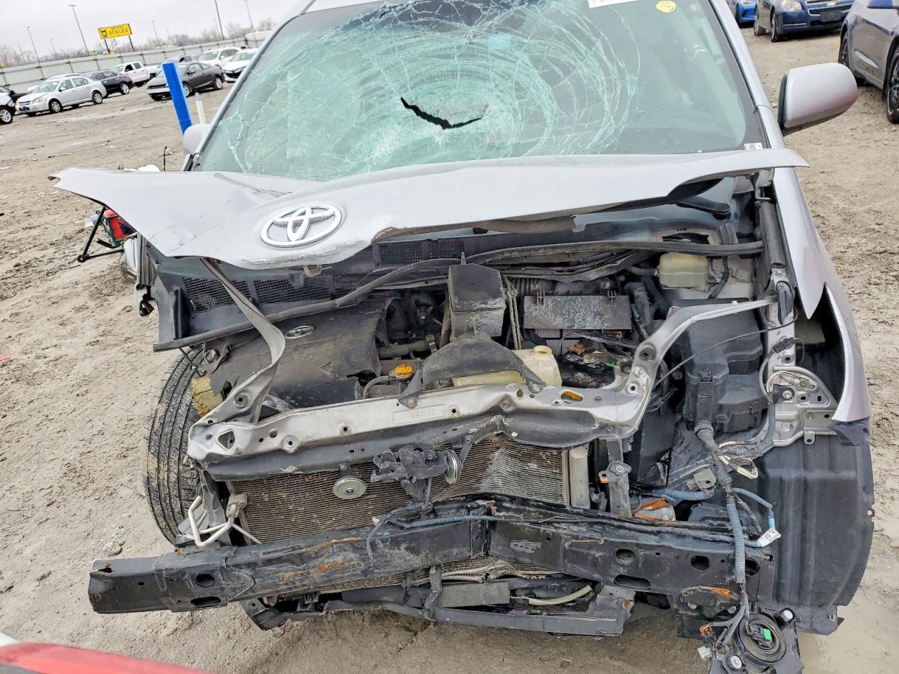 2015 TOYOTA SIENNA XLE photo 13