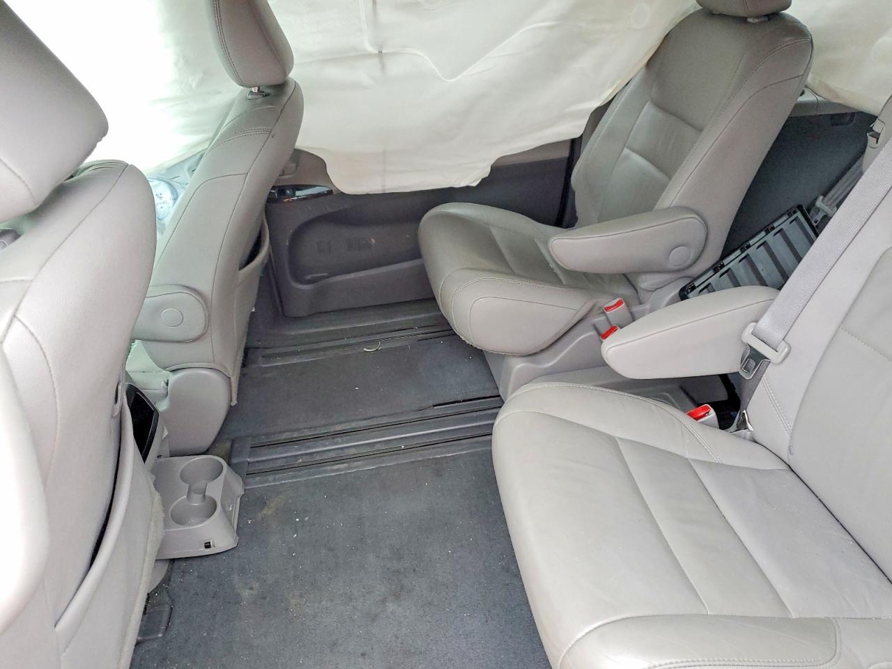 2015 TOYOTA SIENNA XLE photo 31