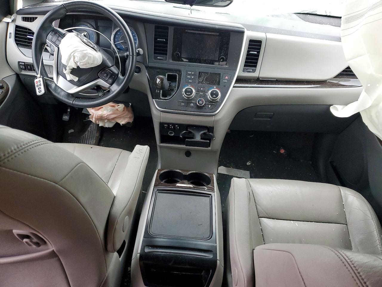 2015 TOYOTA SIENNA XLE photo 22