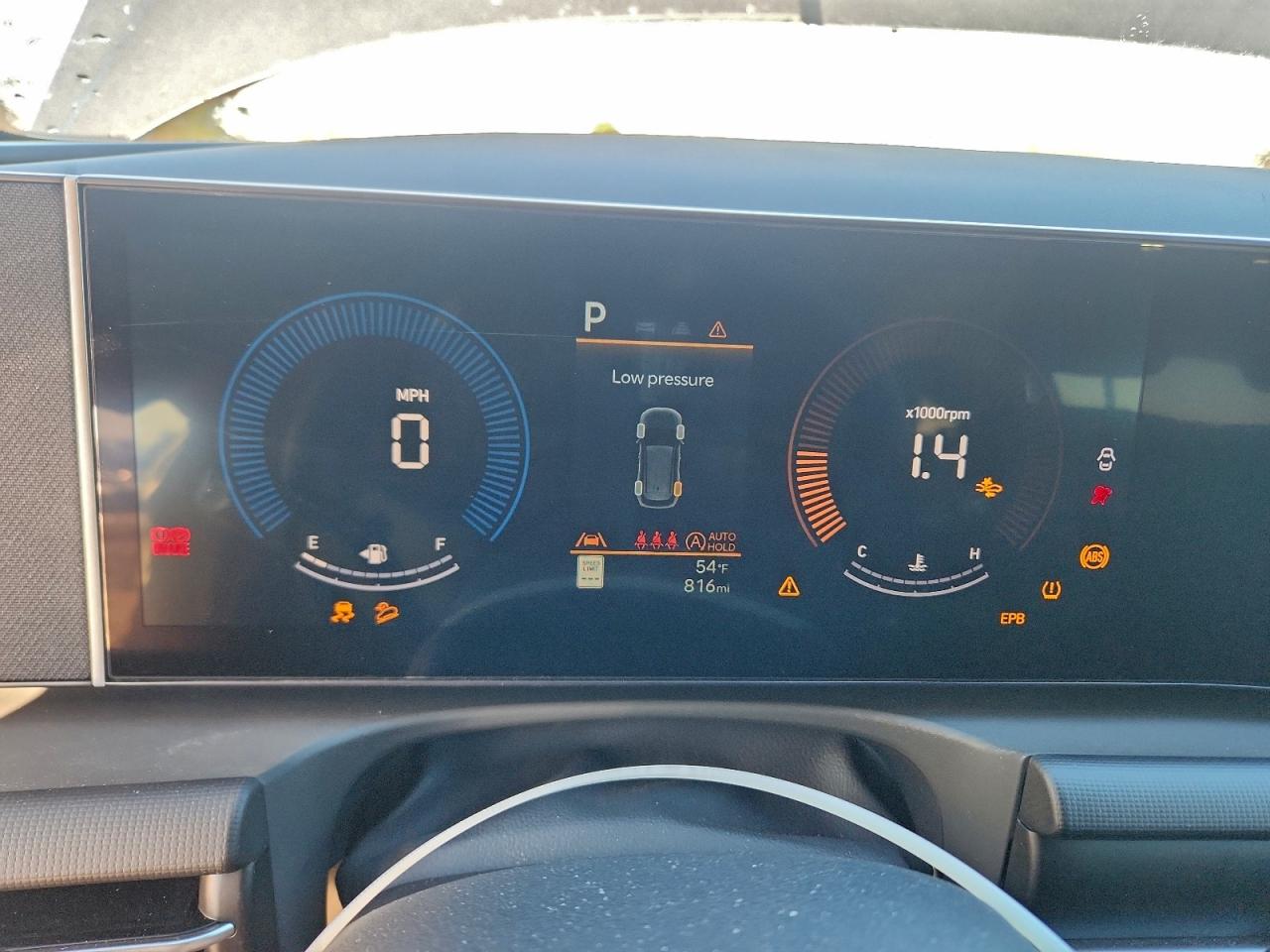 2026 HYUNDAI TUCSON SEL photo 9