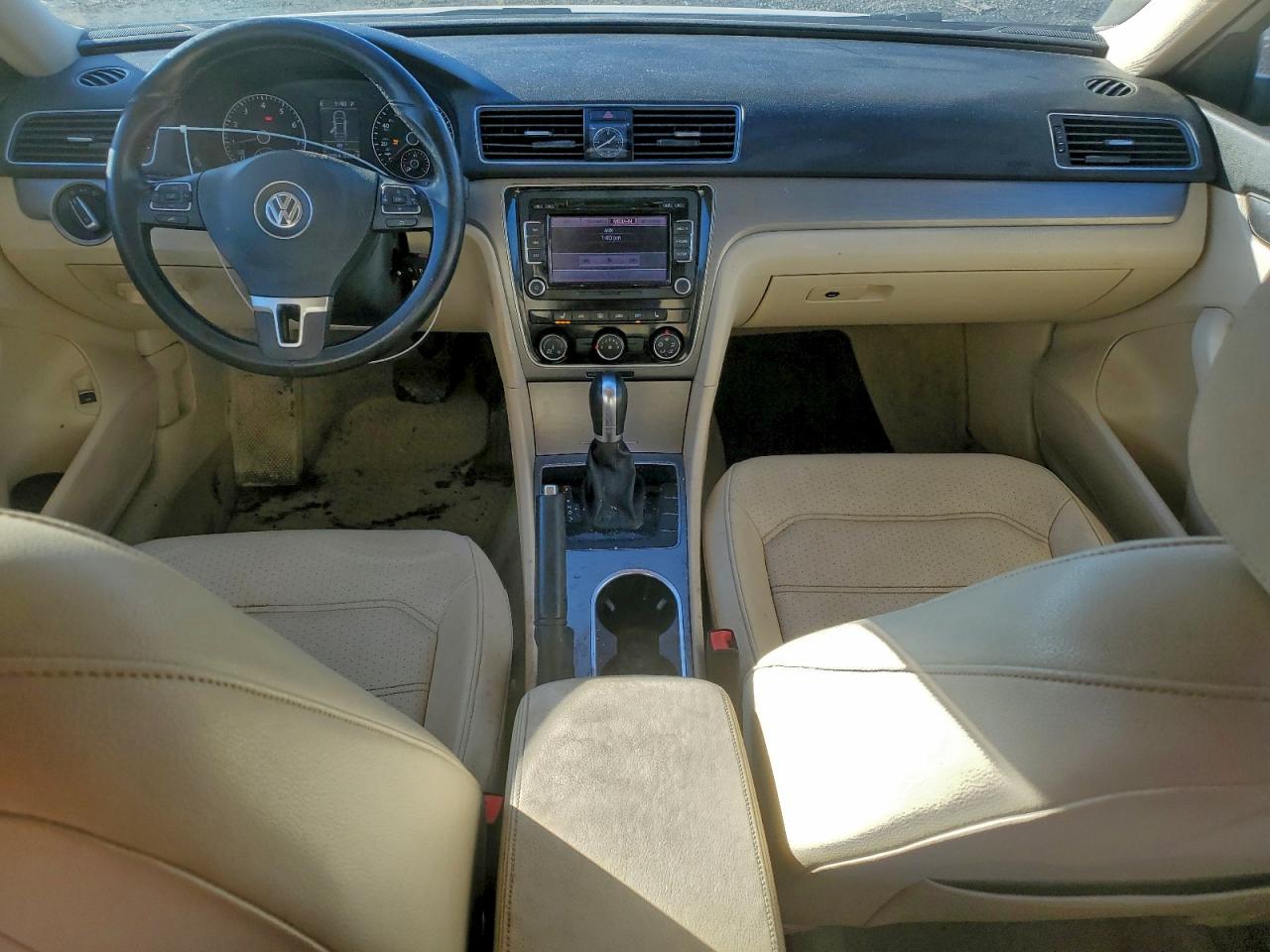 2014 VOLKSWAGEN PASSAT SE photo 8