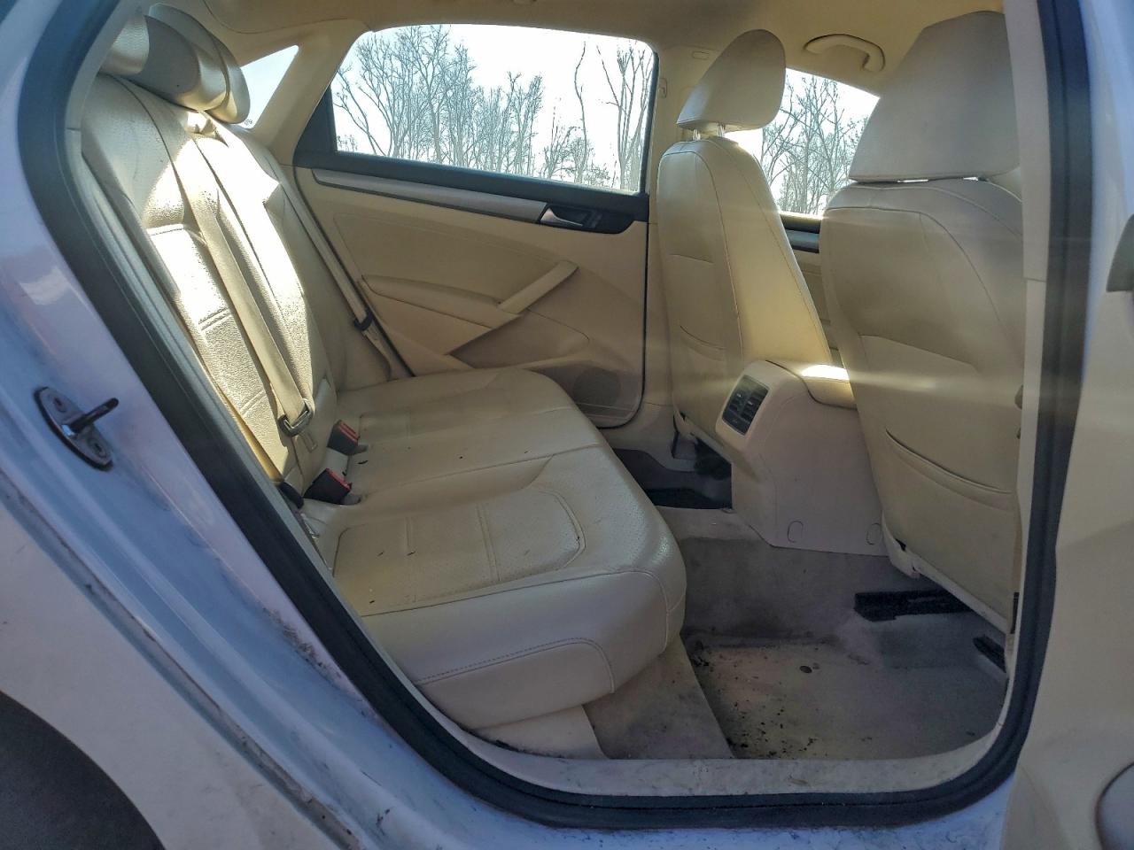 2014 VOLKSWAGEN PASSAT SE photo 10