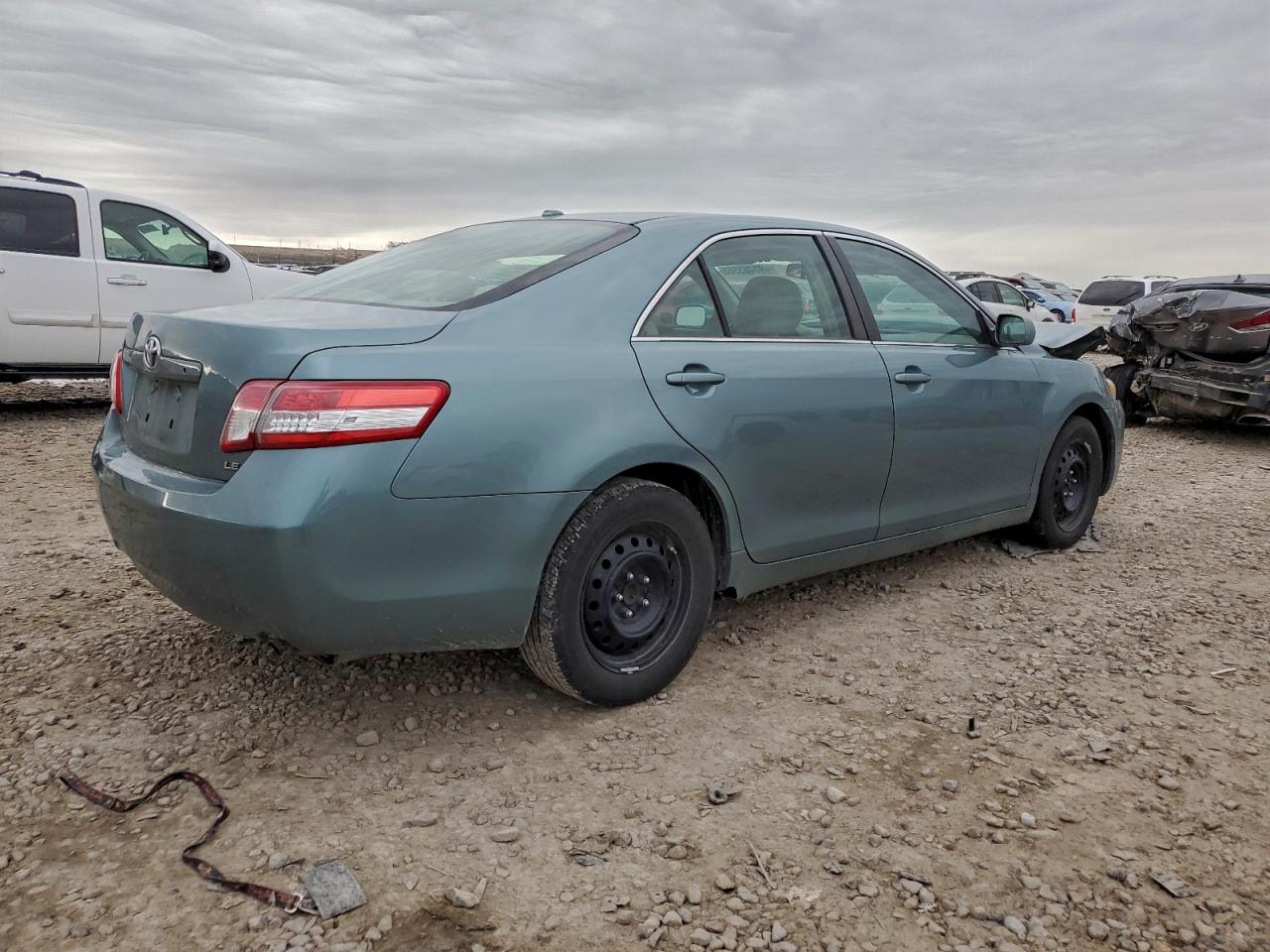2011 TOYOTA CAMRY BASE photo 3