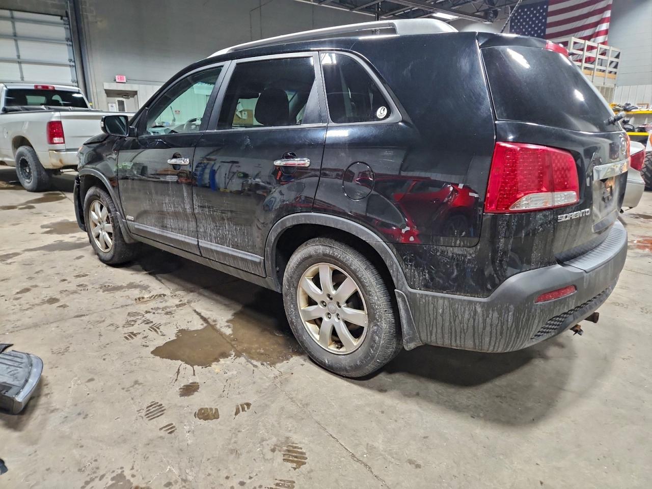 2012 KIA SORENTO BASE photo 2
