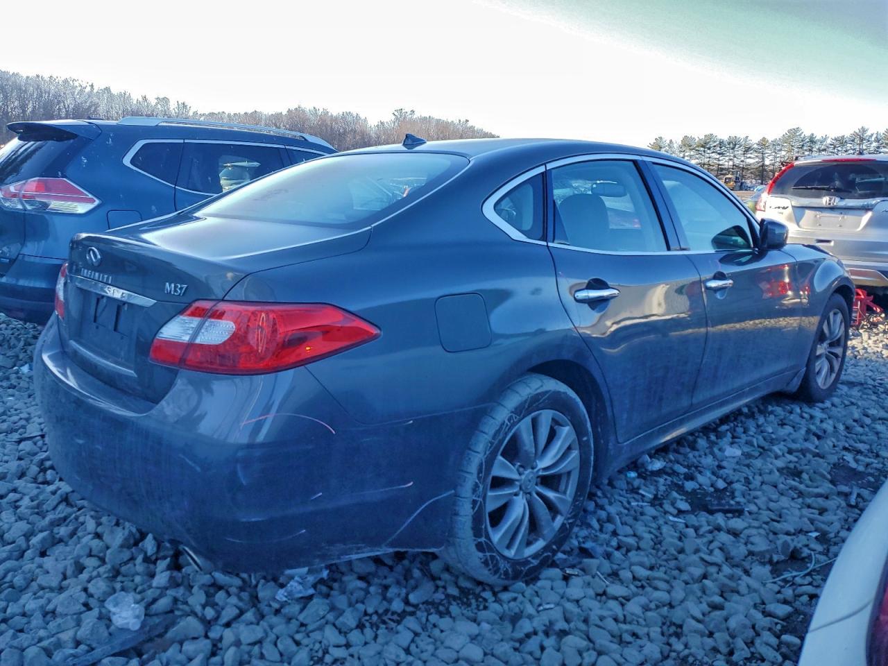2012 INFINITI M37 photo 3