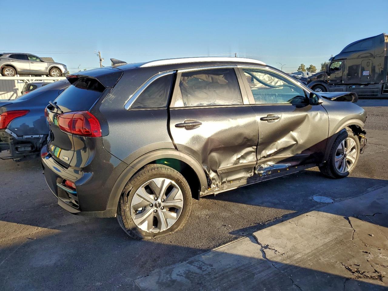 2022 KIA NIRO S photo 3