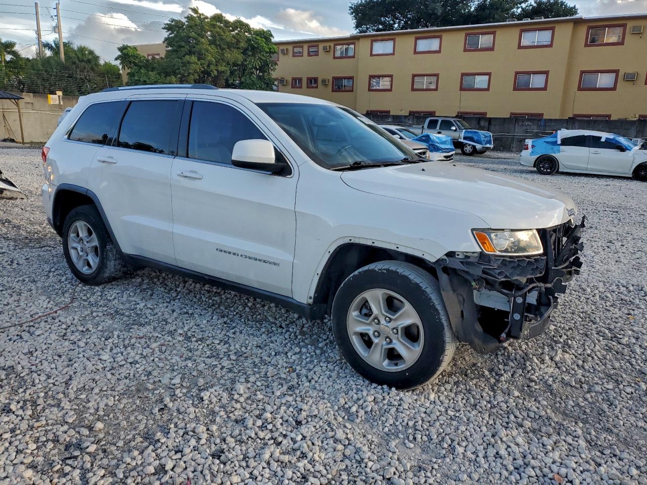2015 JEEP GRAND CHEROKEE LAREDO photo 4