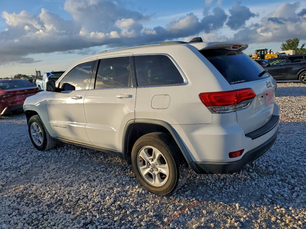2015 JEEP GRAND CHEROKEE LAREDO photo 2