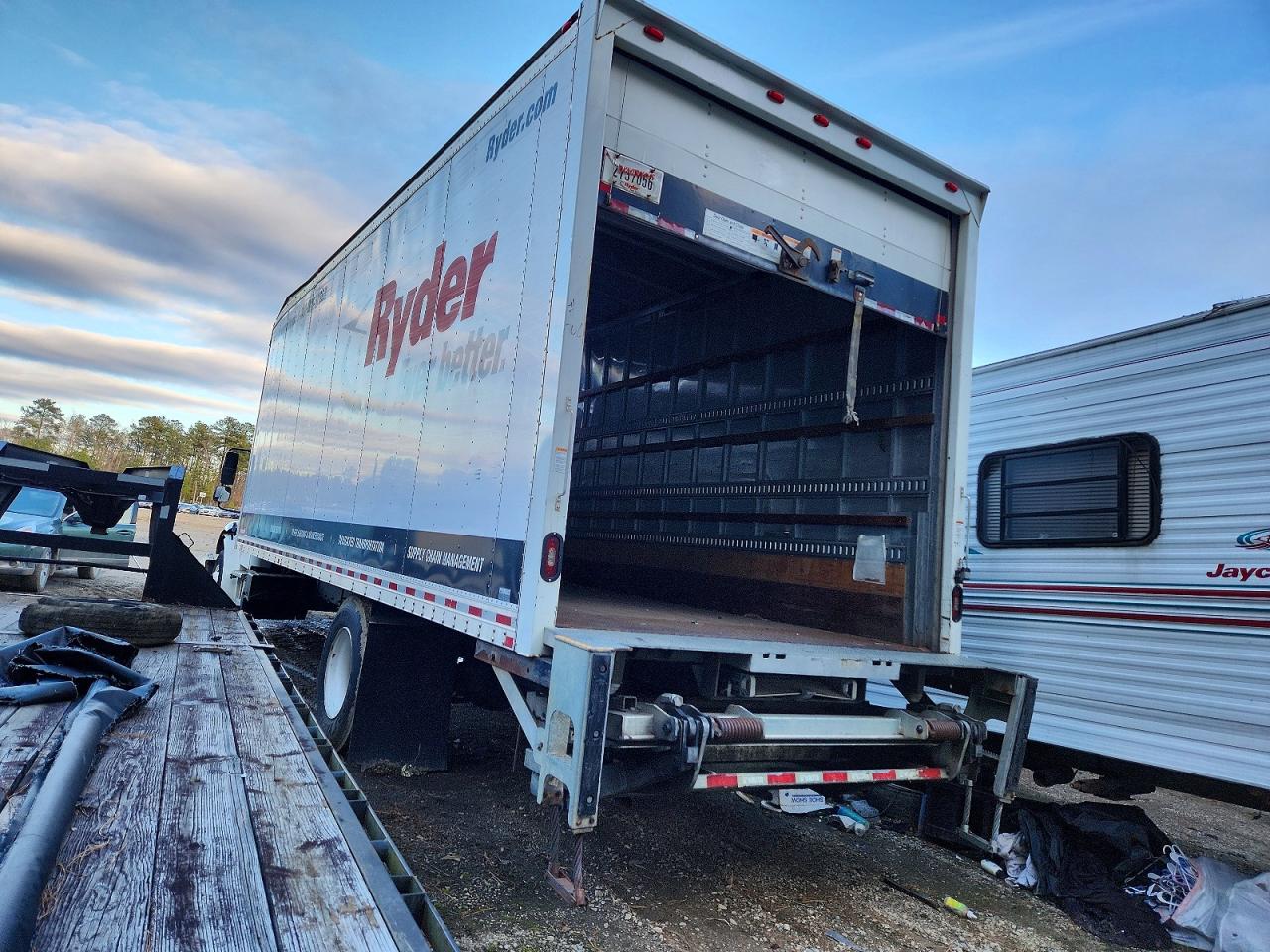 2019 FREIGHTLINER M2 106 MED photo 2