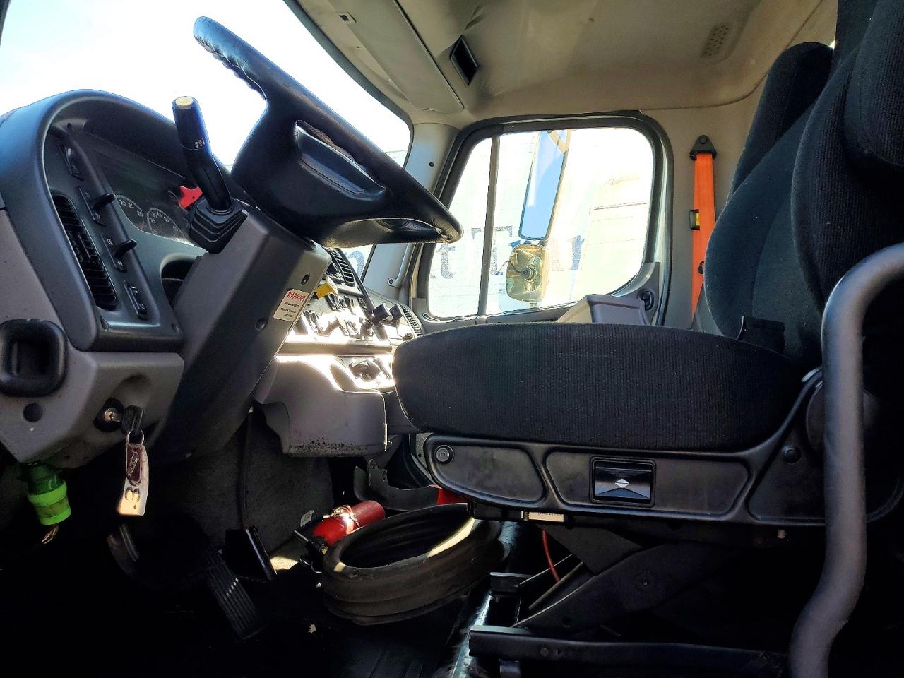 2019 FREIGHTLINER M2 106 MED photo 7