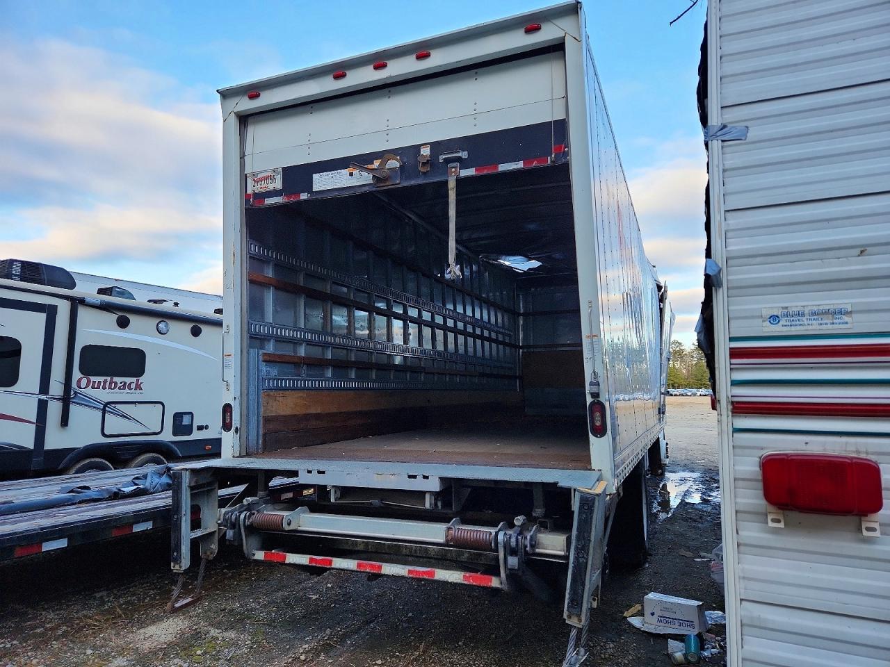 2019 FREIGHTLINER M2 106 MED photo 3