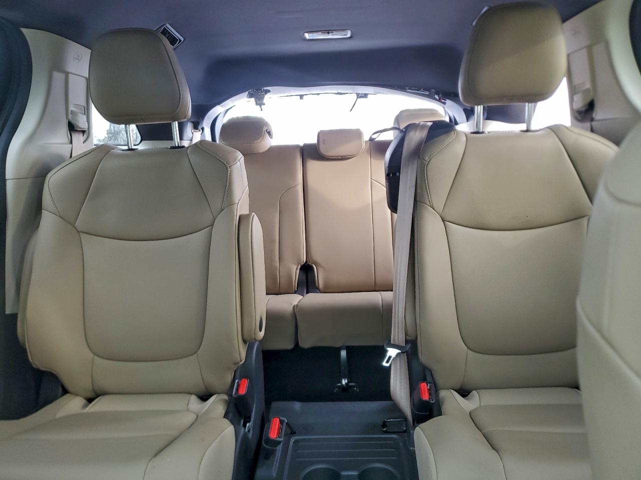 2022 TOYOTA SIENNA XLE photo 10