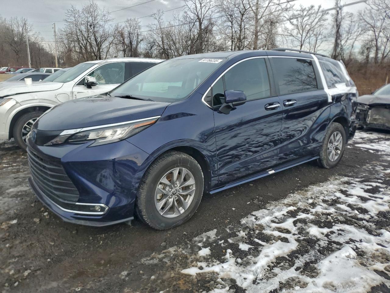 2022 TOYOTA SIENNA