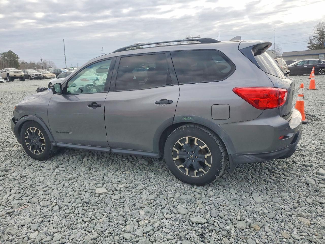 2020 NISSAN PATHFINDER SL photo 2