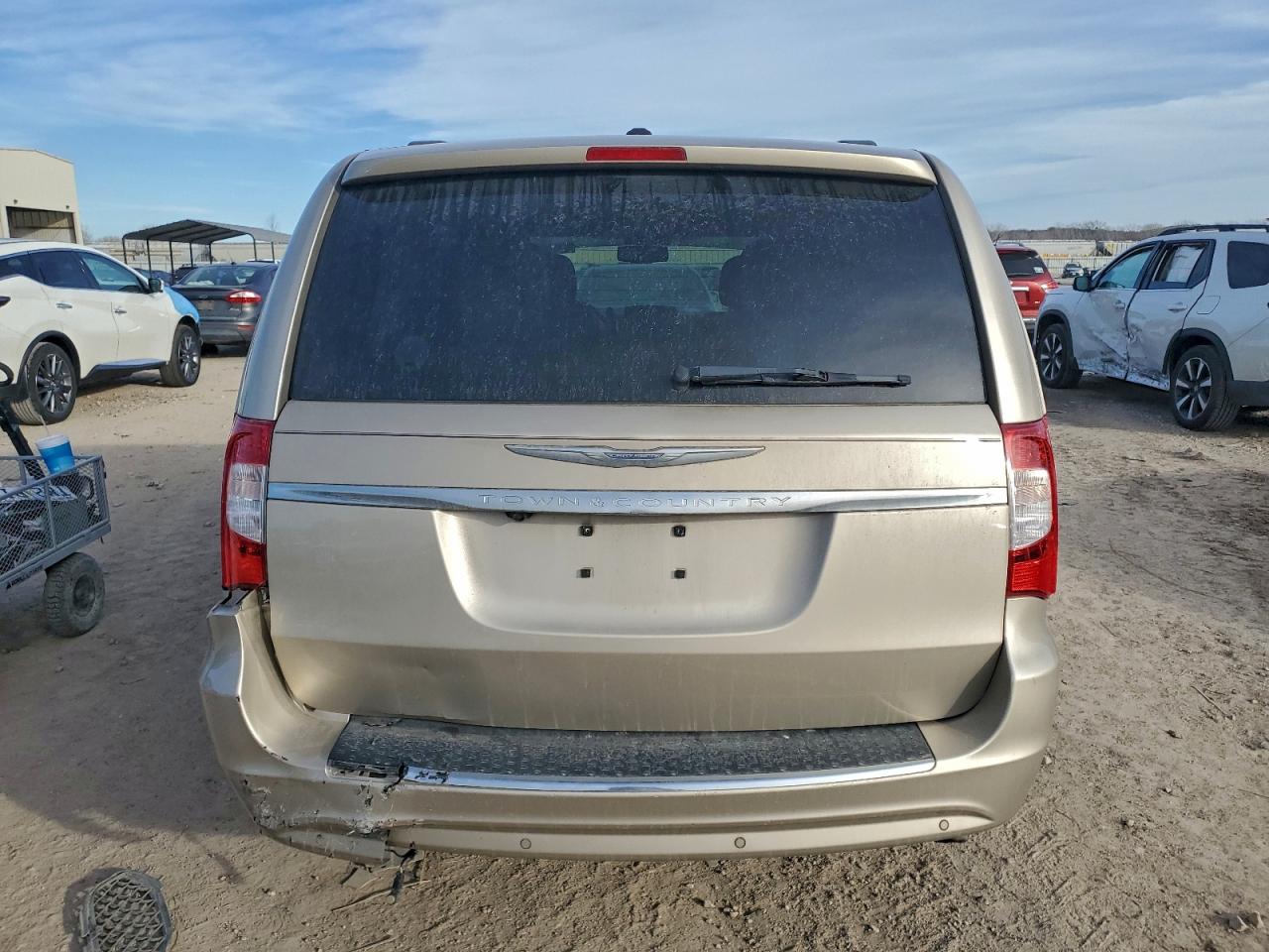 2013 CHRYSLER TOWN & COUNTRY TOURING L photo 6