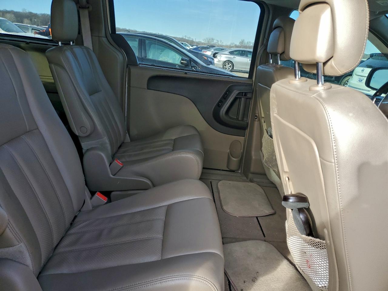 2013 CHRYSLER TOWN & COUNTRY TOURING L photo 11