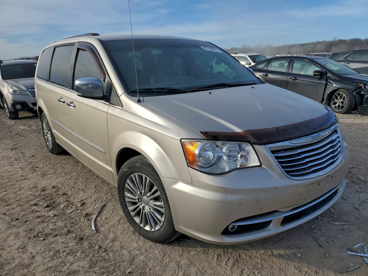 2013 CHRYSLER TOWN & COUNTRY TOURING L photo 4
