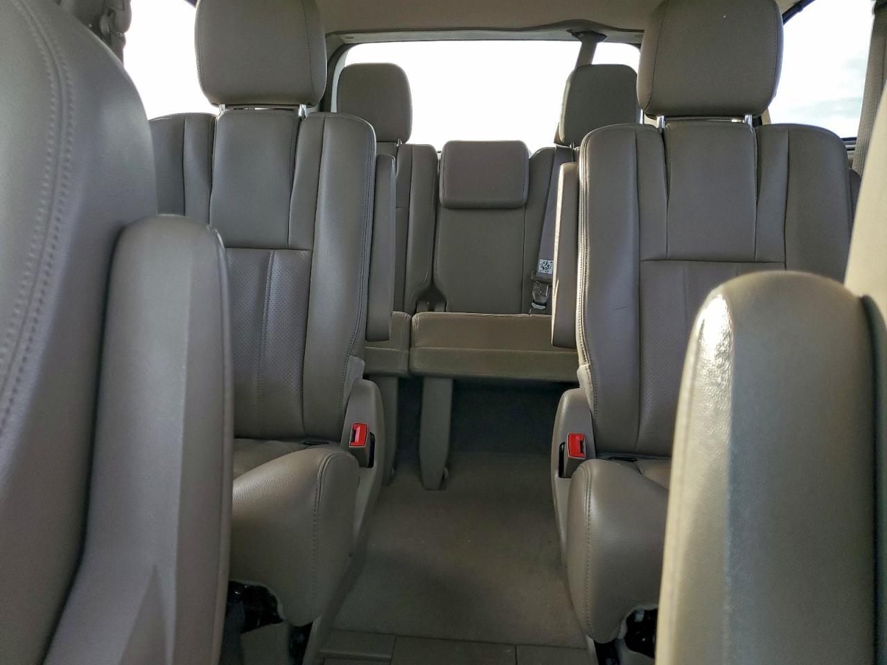 2013 CHRYSLER TOWN & COUNTRY TOURING L photo 10