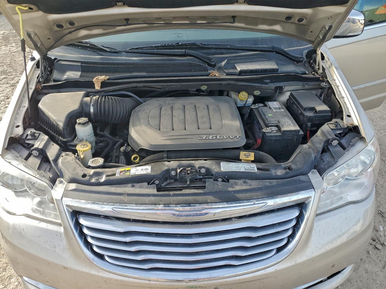2013 CHRYSLER TOWN & COUNTRY TOURING L photo 12
