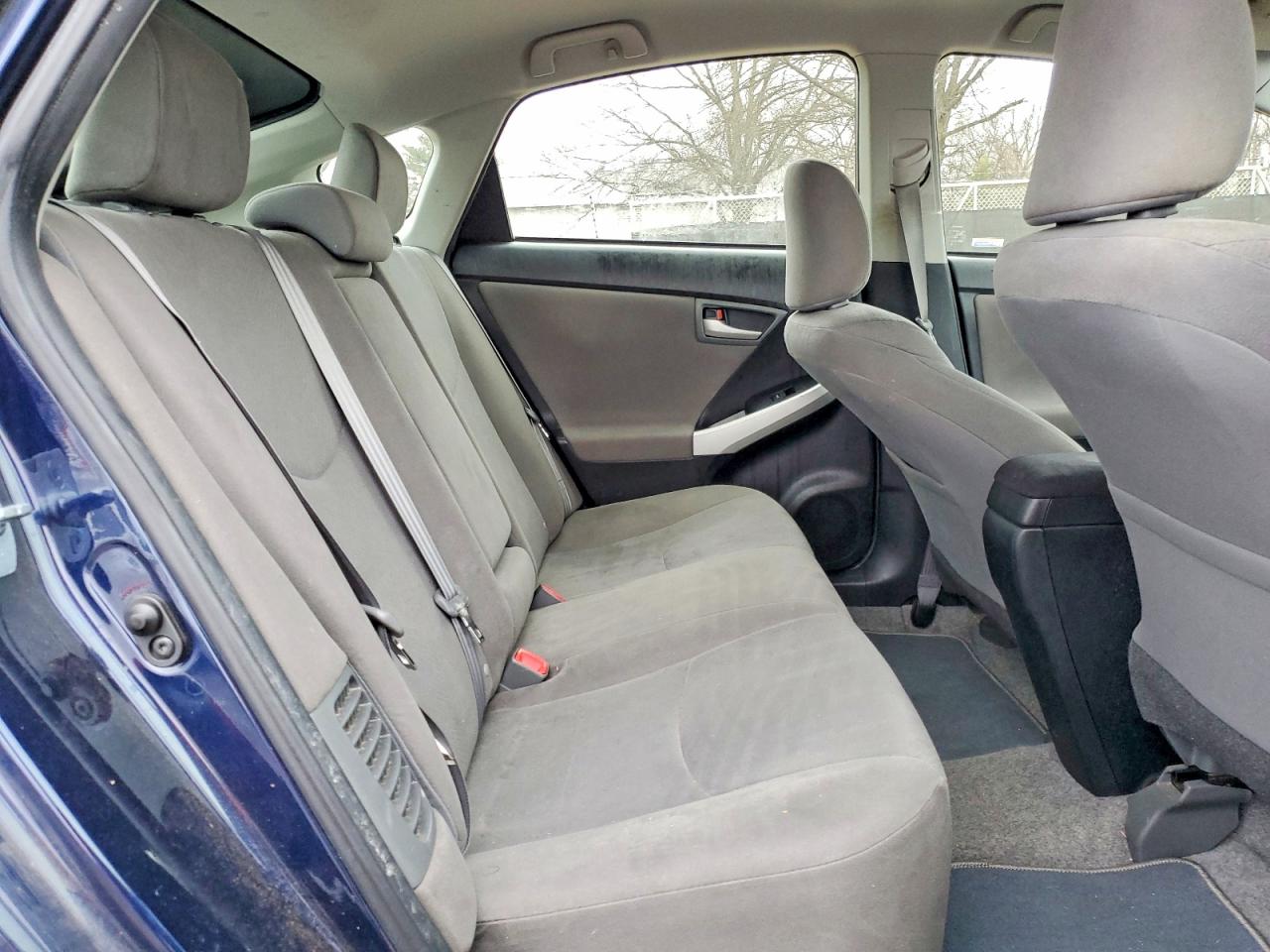2015 TOYOTA PRIUS photo 10