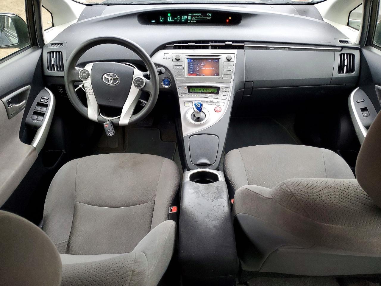 2015 TOYOTA PRIUS photo 8