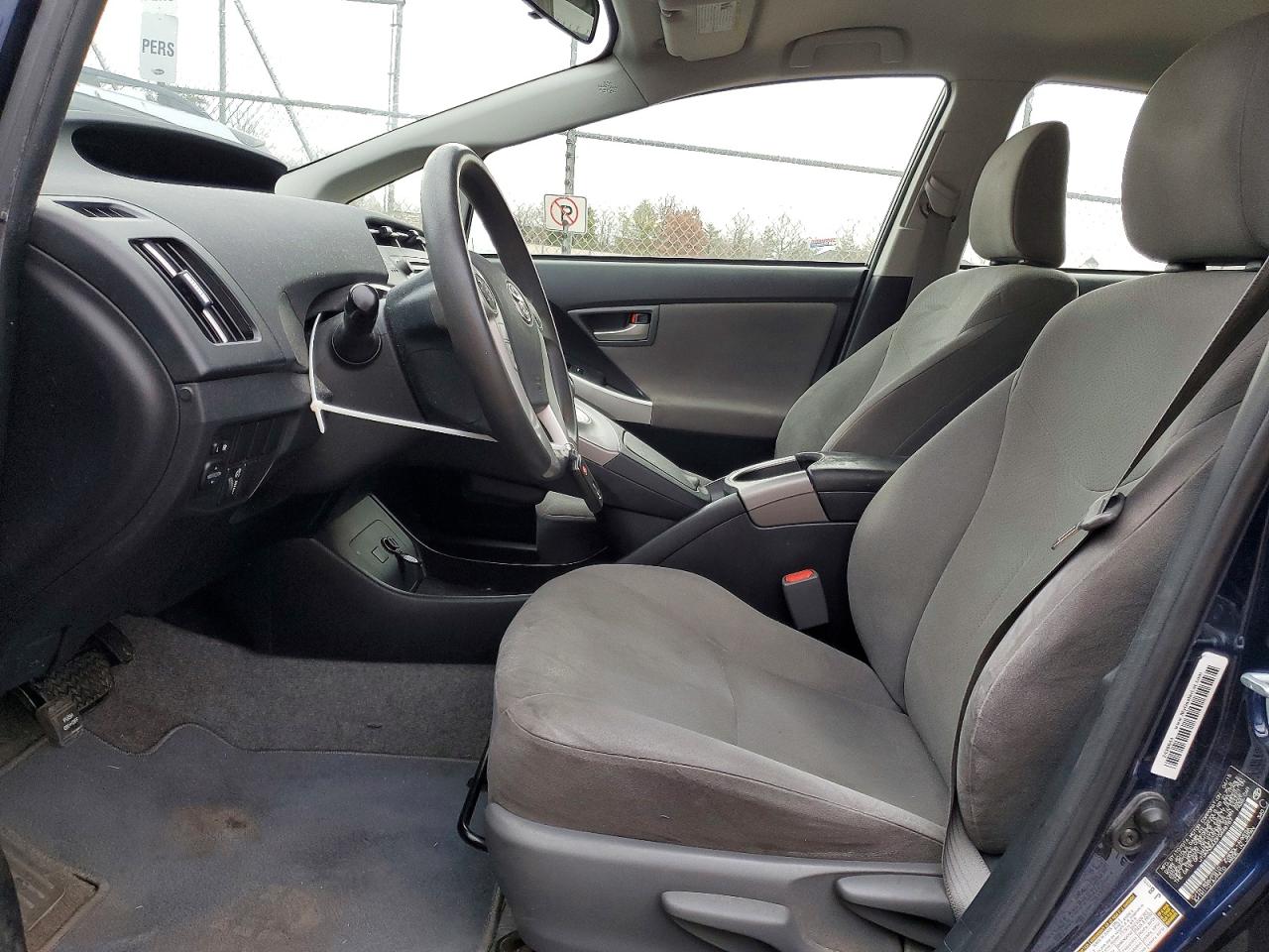 2015 TOYOTA PRIUS photo 7
