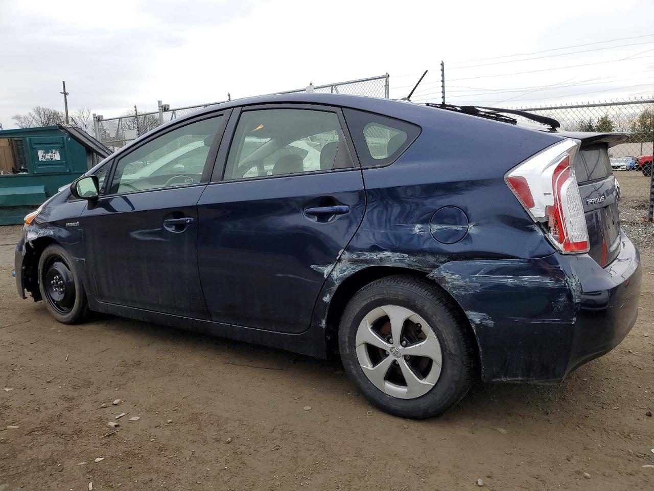 2015 TOYOTA PRIUS photo 2