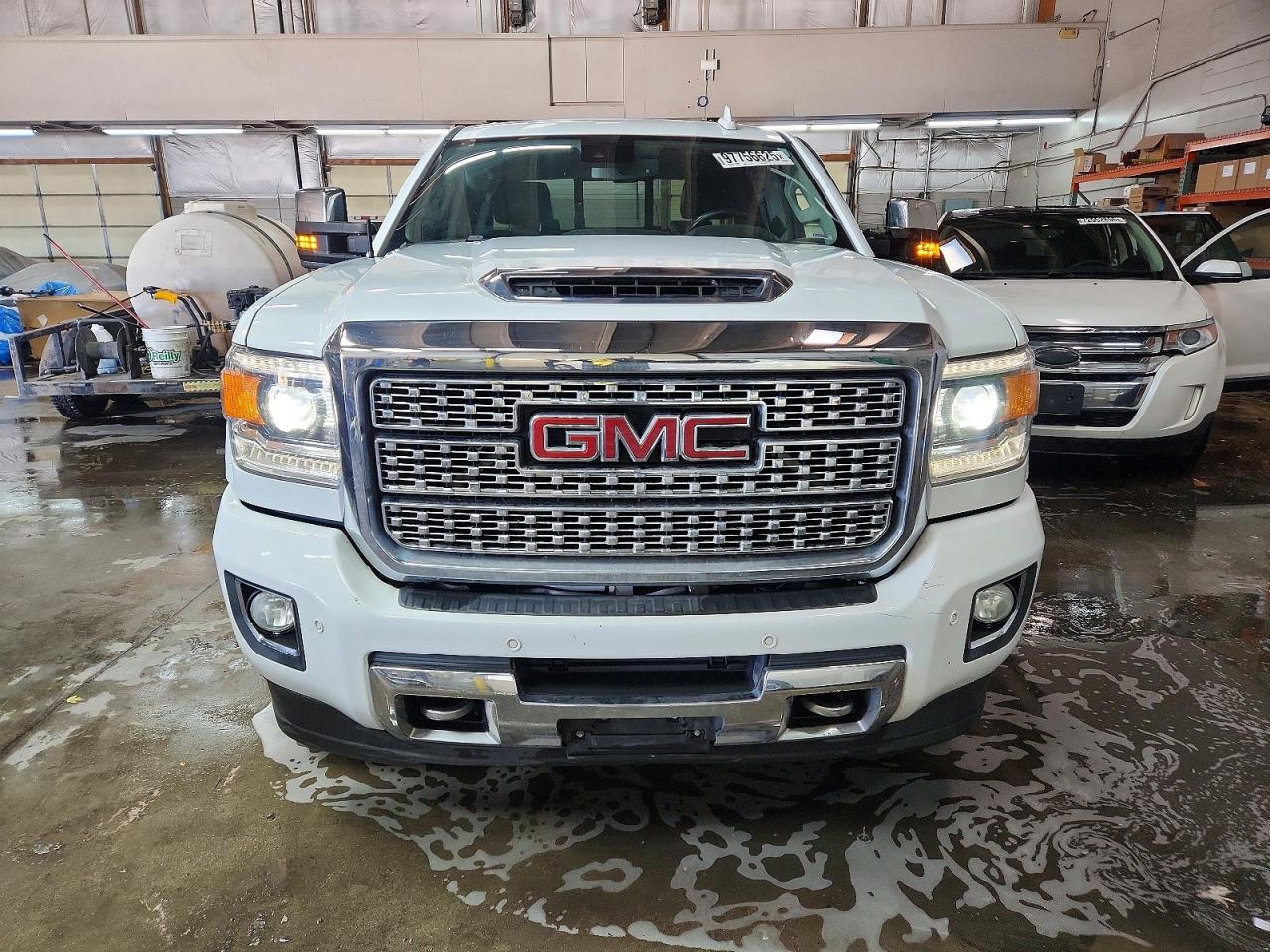 2019 GMC SIERRA K2500 DENALI photo 5