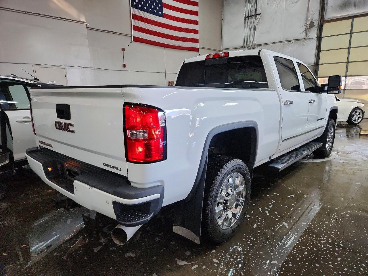 2019 GMC SIERRA K2500 DENALI photo 3