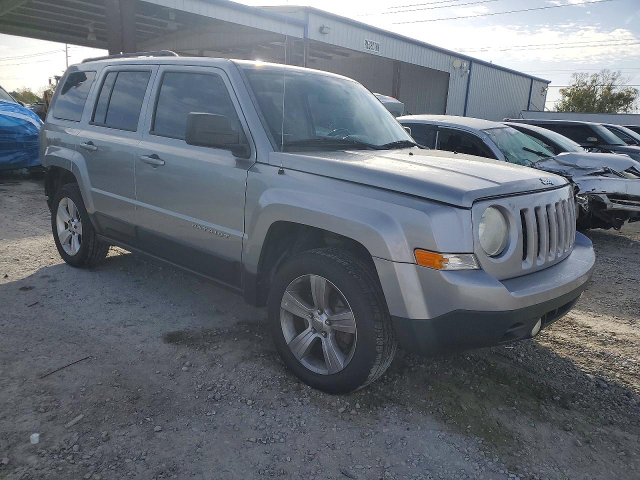 2014 JEEP PATRIOT LATITUDE photo 4